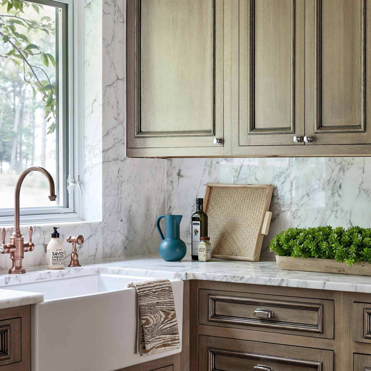 Kitchen & Dining