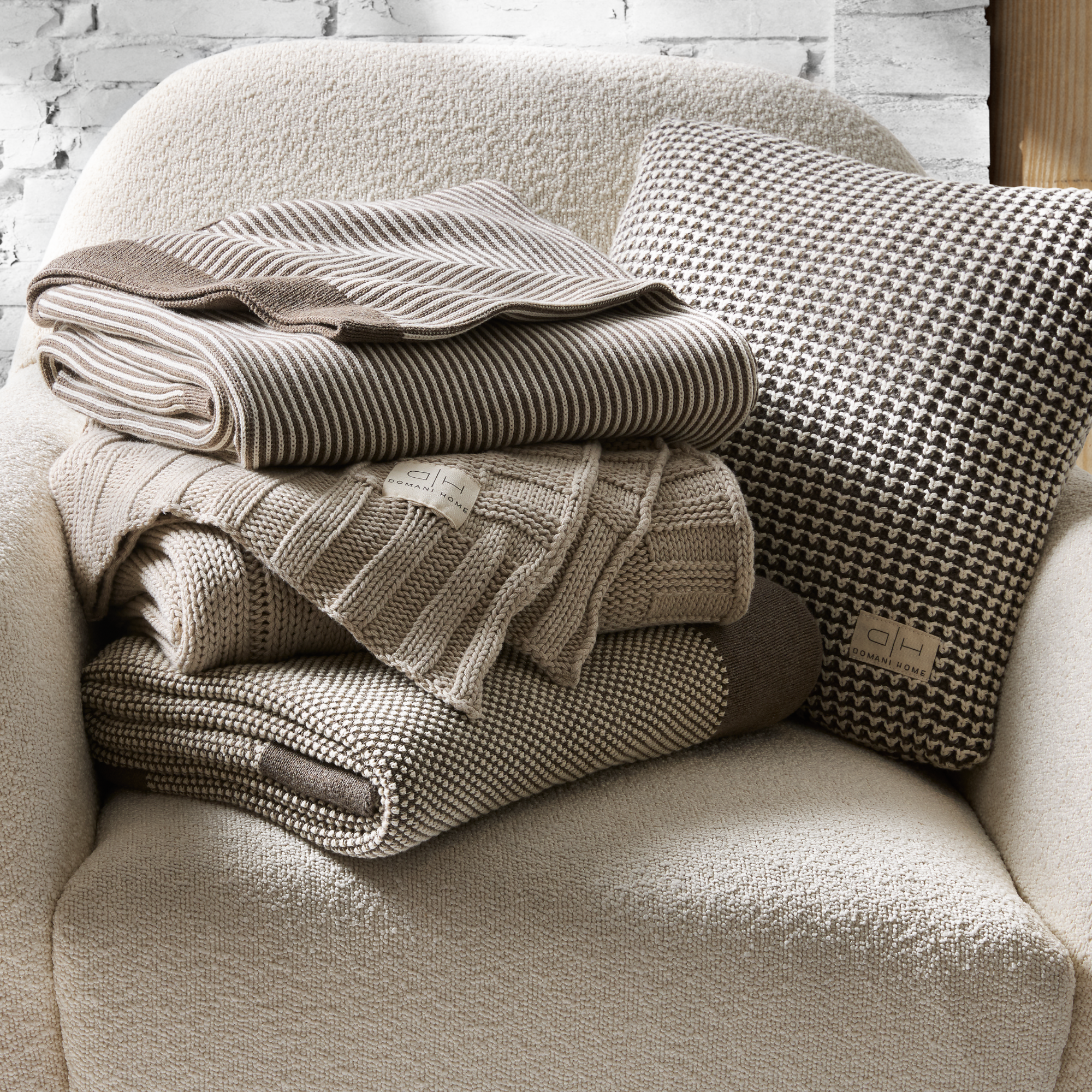 DH Rattle Knit Throw Pillow