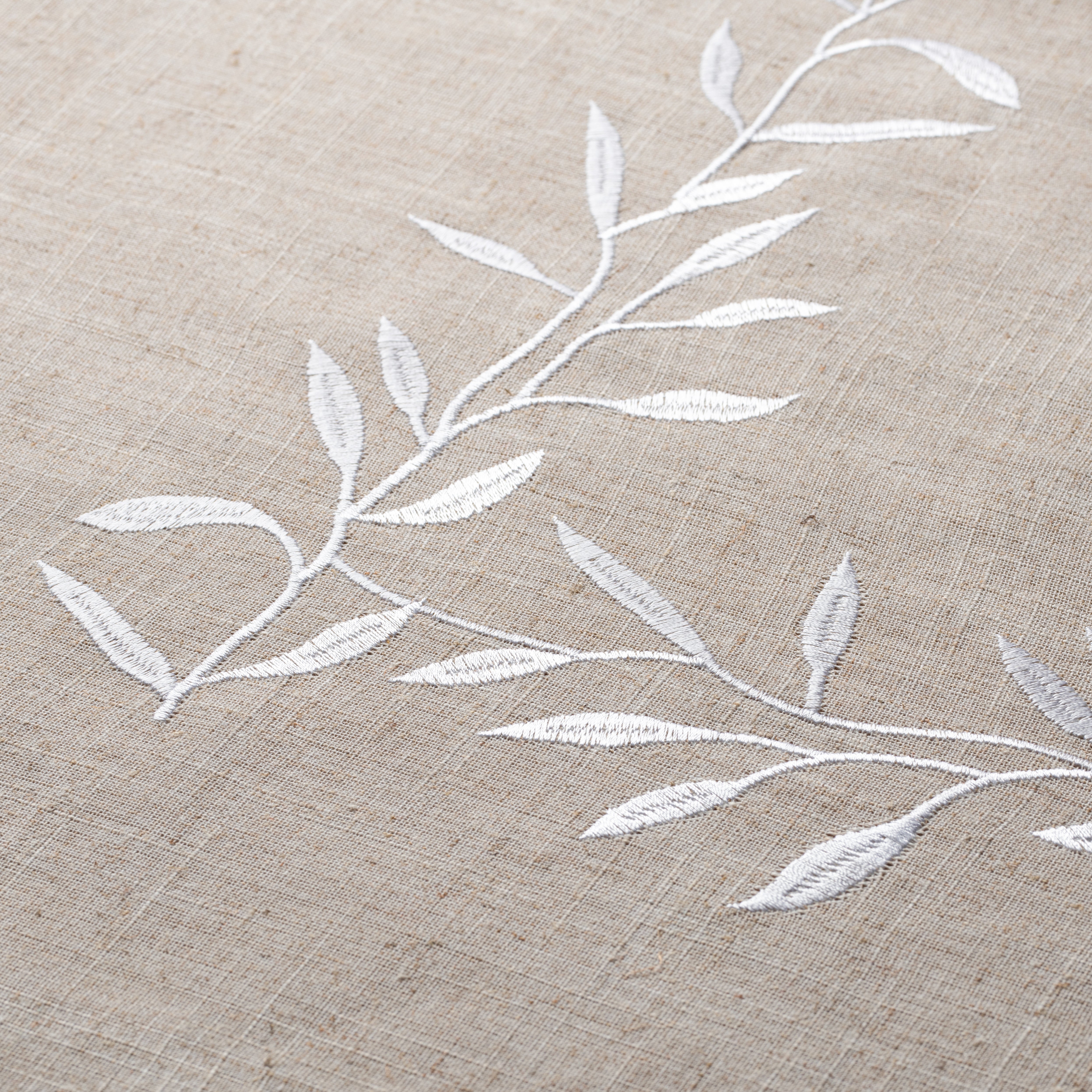Natural Wreath Tablecloth