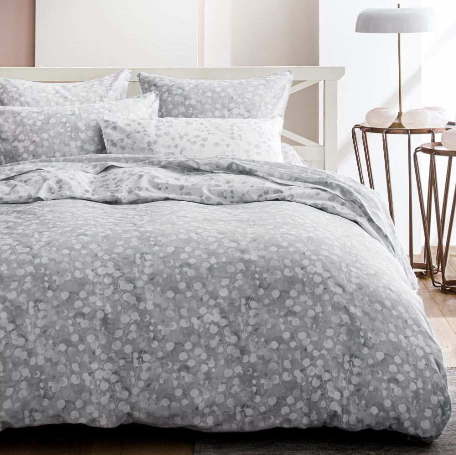 Anne de Solene Rosee Duvet cover