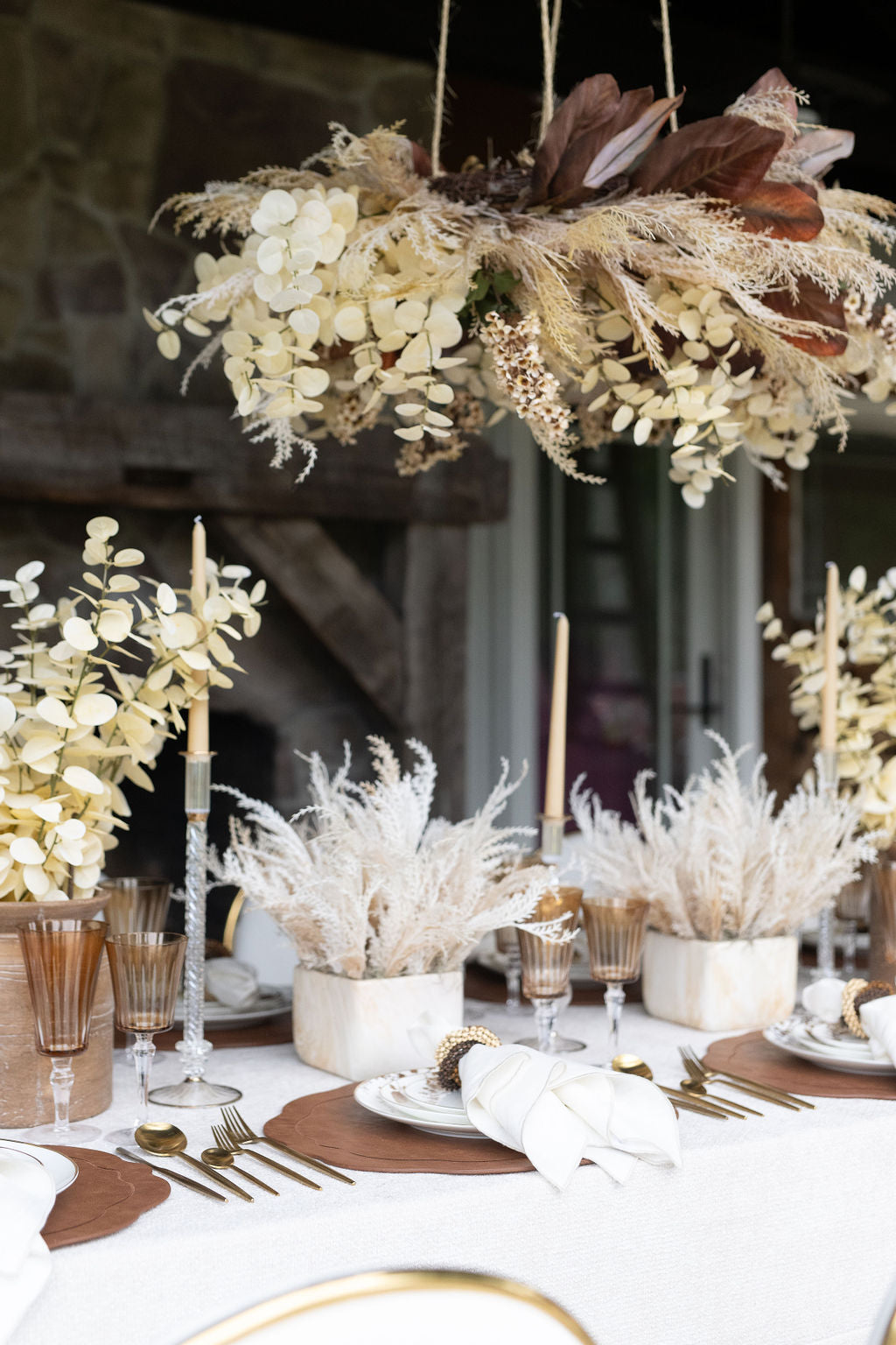 DH Wispy Pampas in Marble Pot