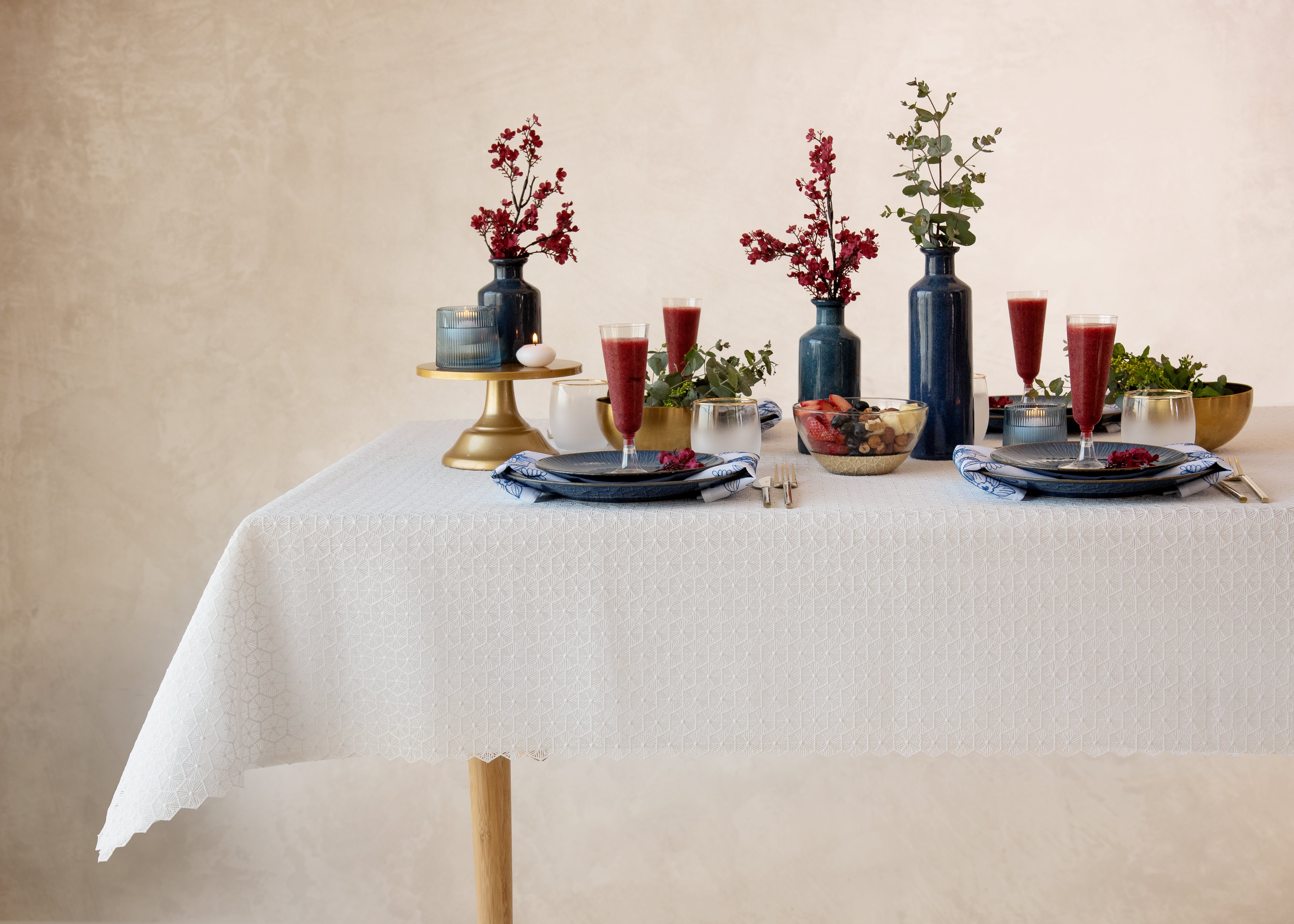 Halder White Lined Tablecloth