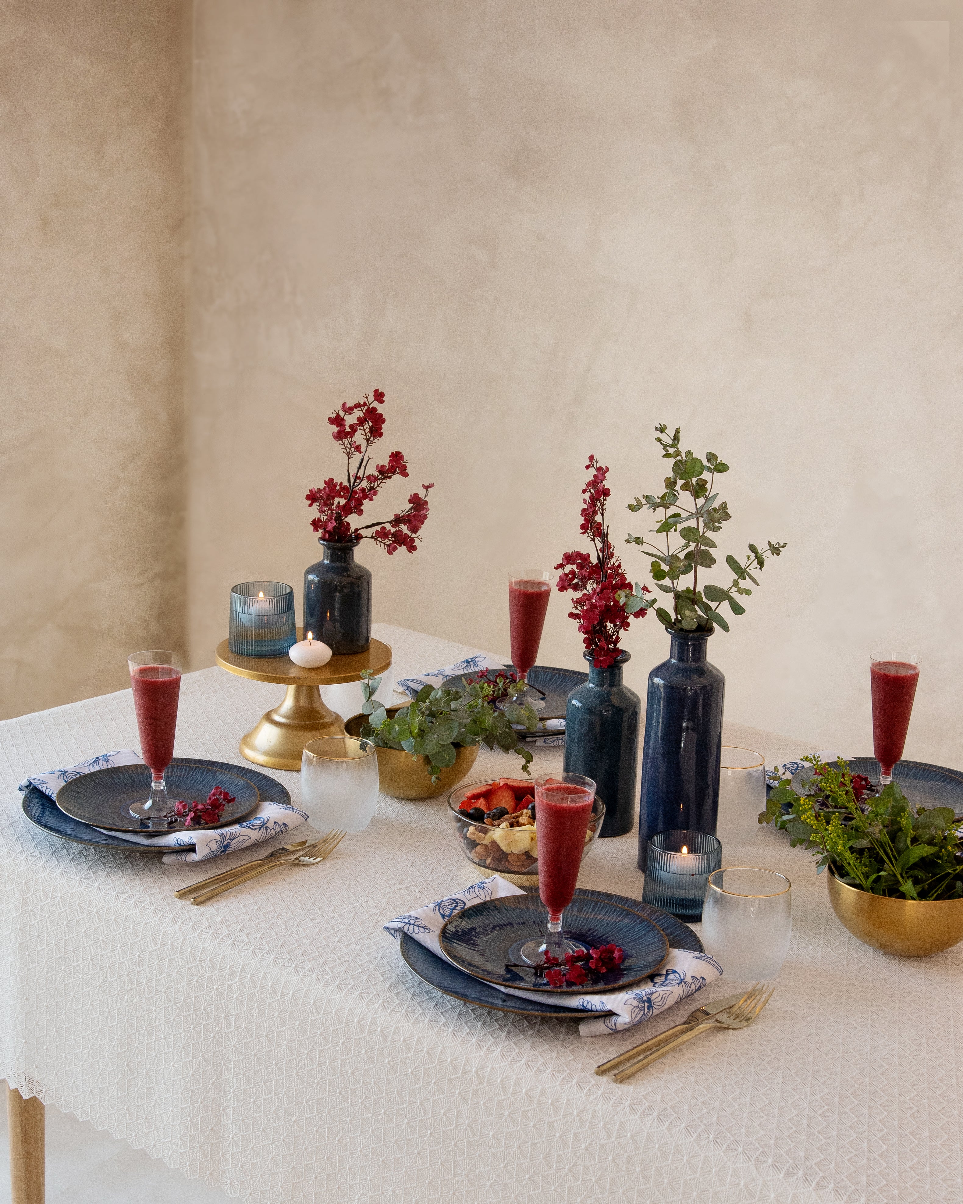 Halder White Lined Tablecloth