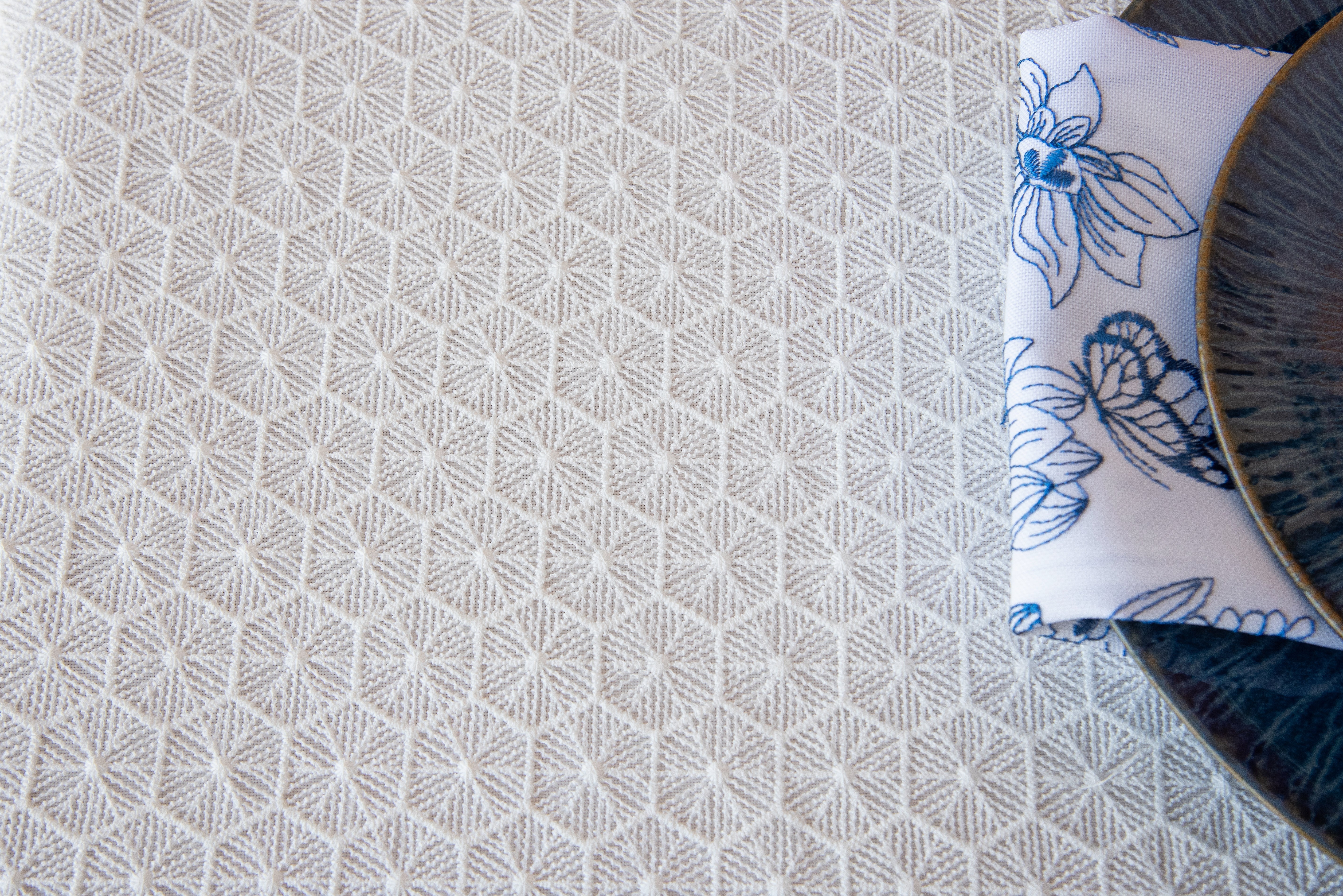 Halder White Lined Tablecloth