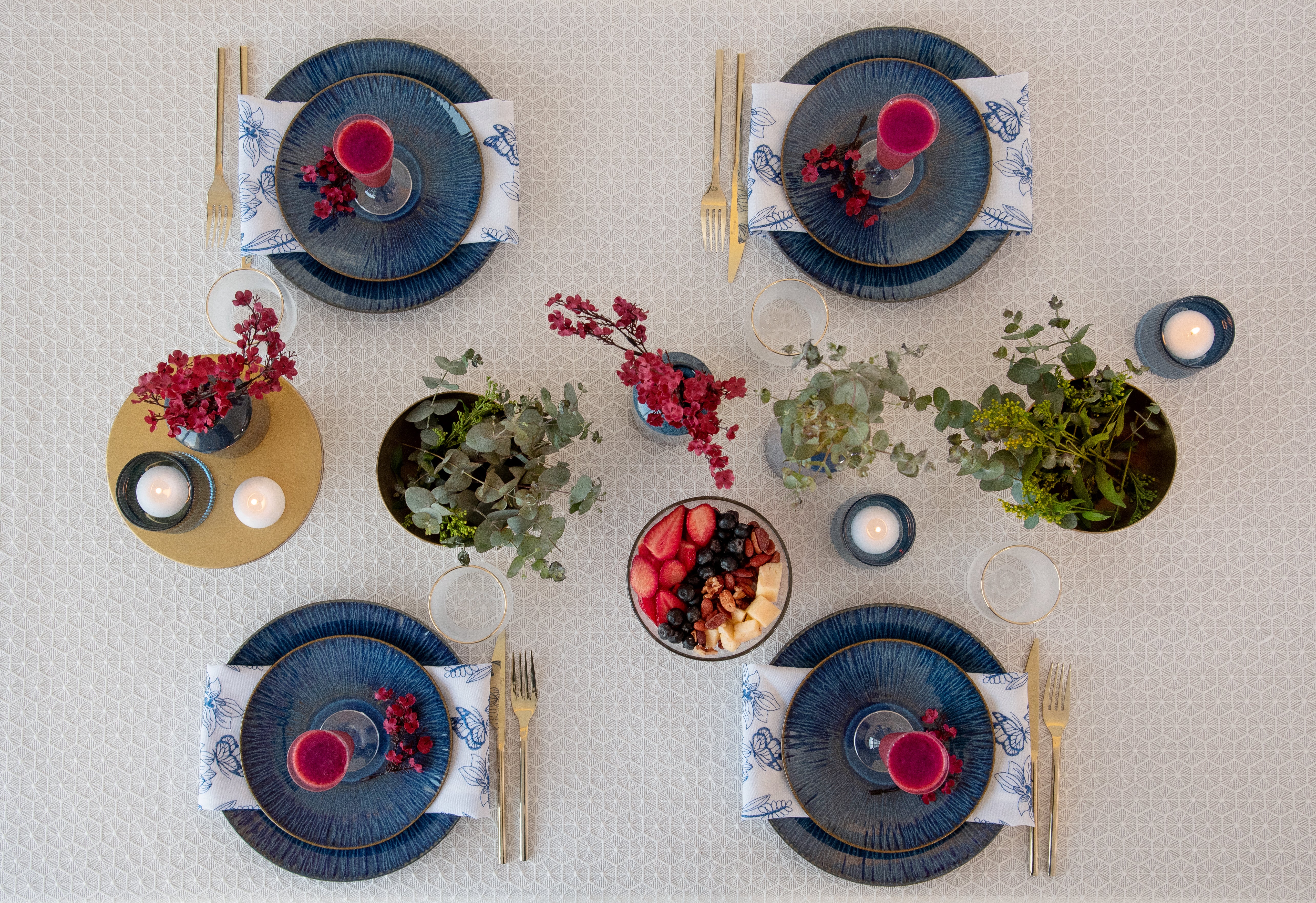 Halder White Lined Tablecloth