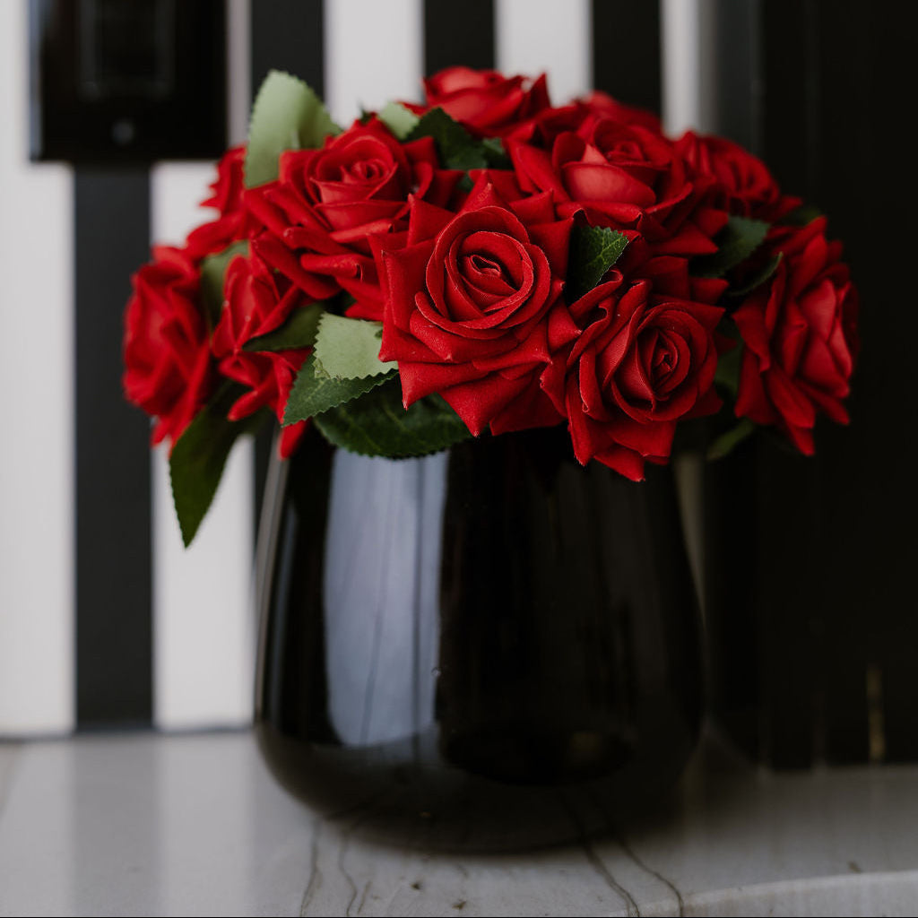 DH Red Roses in Black Glass Vase