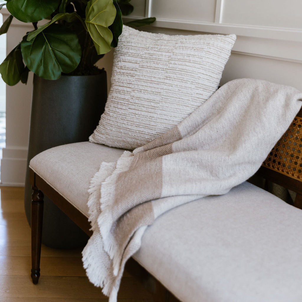 Hugo Boss Loop Throw