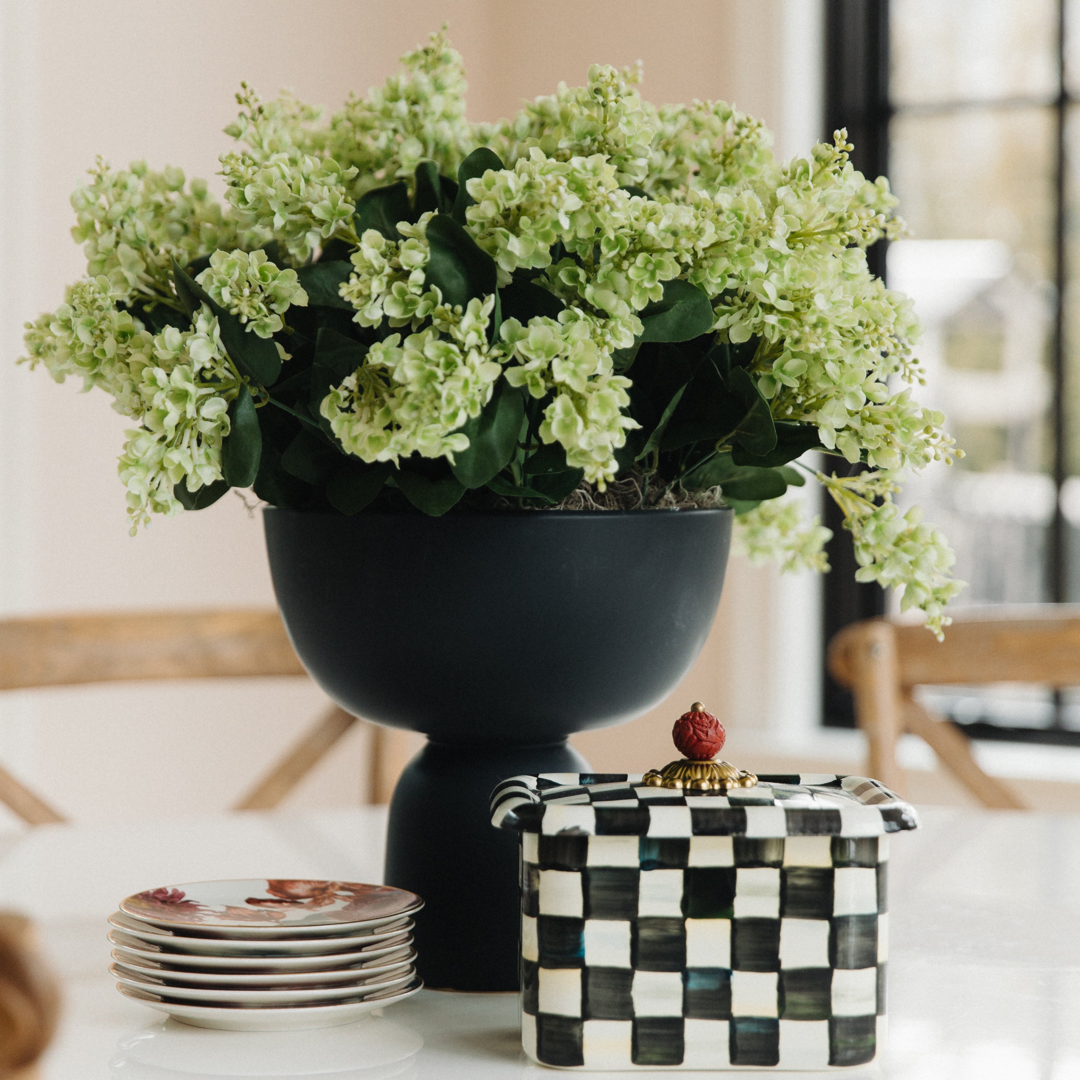 DH Green Bud in Black Ceramic Pedestal